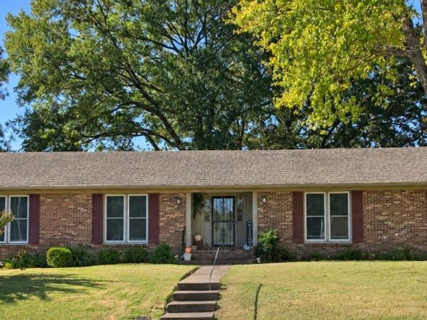 112 Whitfield Dr , Jackson, TN 38305