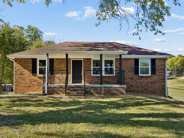 239 Raintree Dr , Clarksville, TN 37042