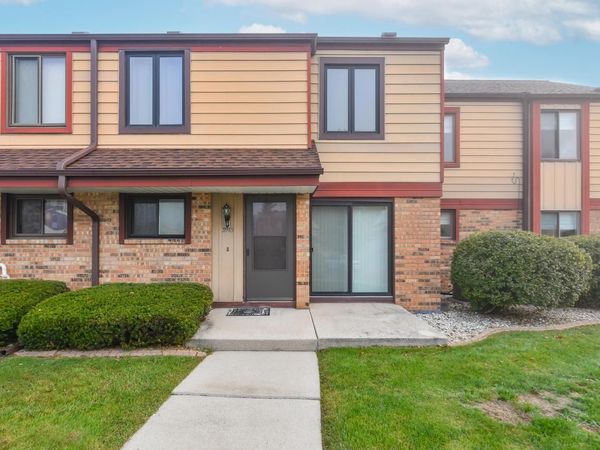 3943 W College AVENUE, Milwaukee, WI 53221