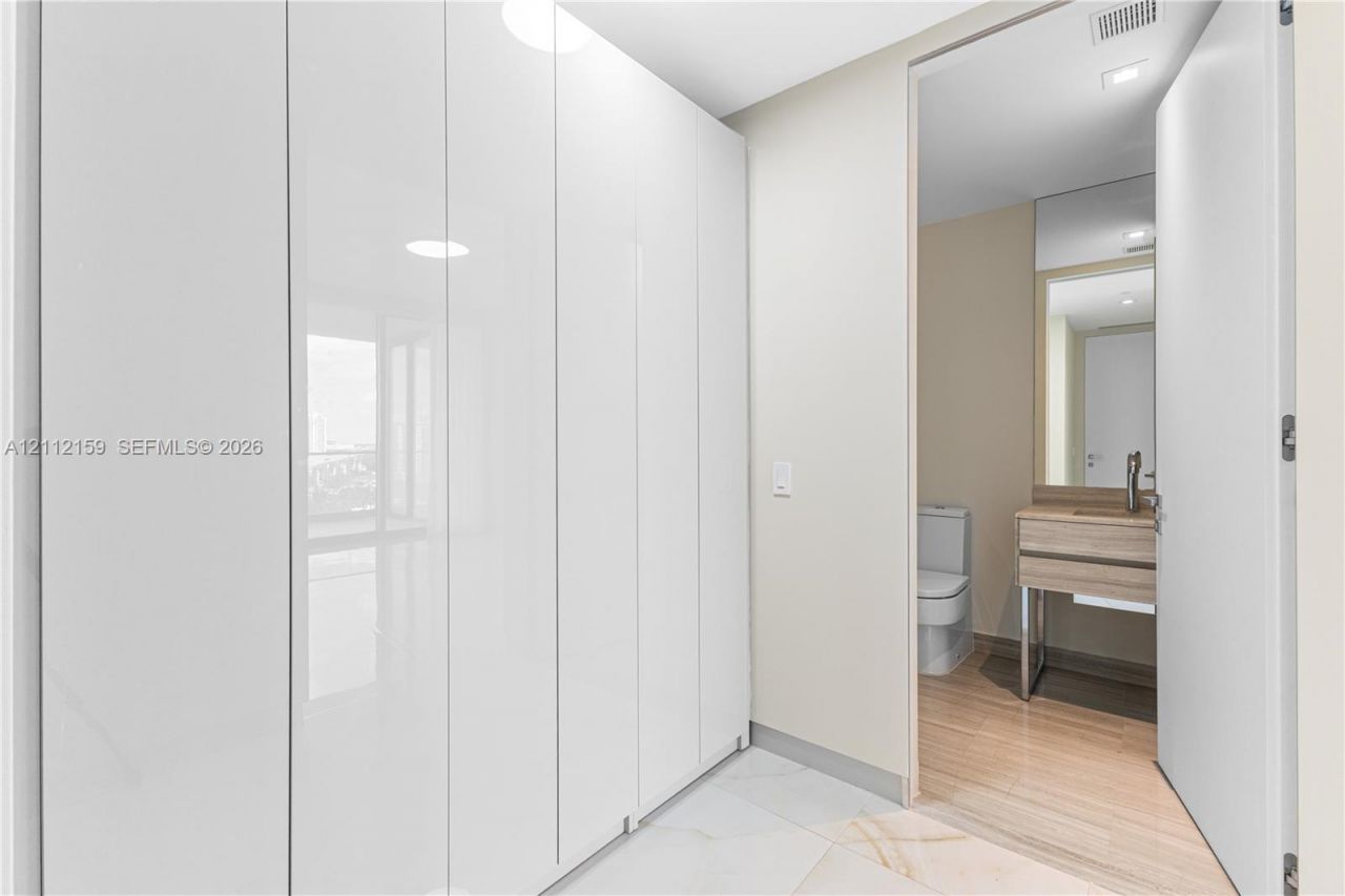 18975 Collins Ave , Unit 802, Sunny Isles Beach, FL 33160 Photo