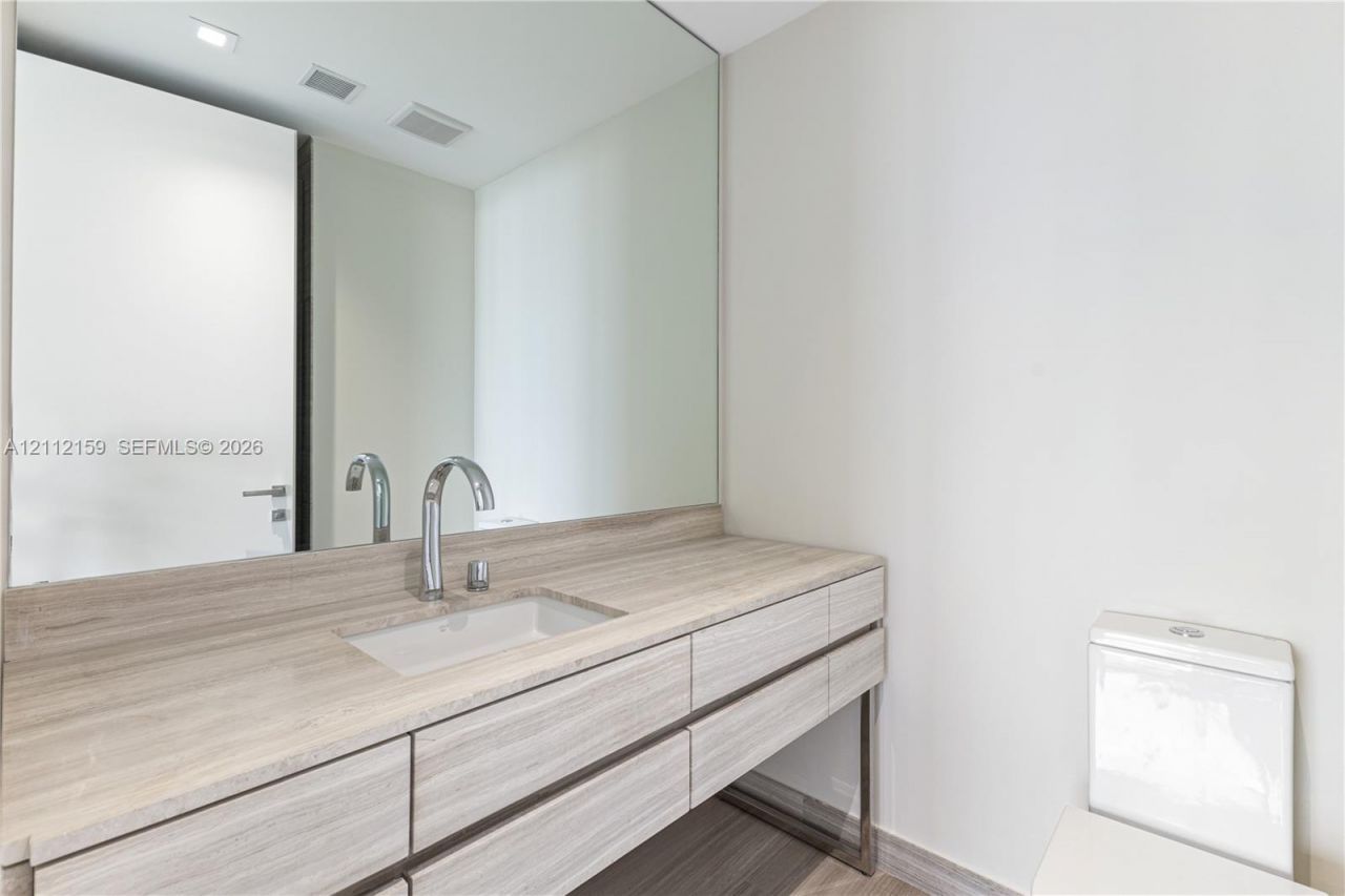 18975 Collins Ave , Unit 802, Sunny Isles Beach, FL 33160 Photo