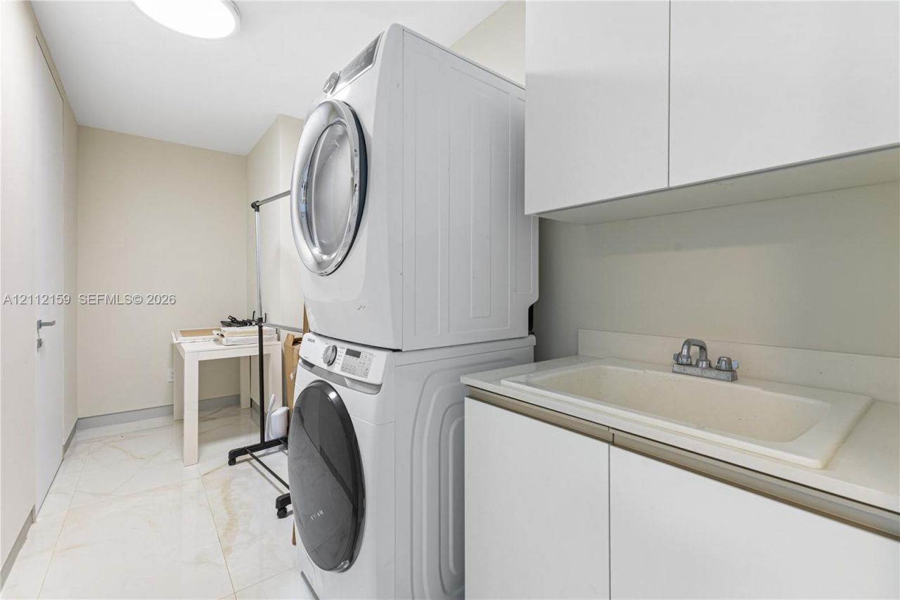 18975 Collins Ave , Unit 802, Sunny Isles Beach, FL 33160 Photo