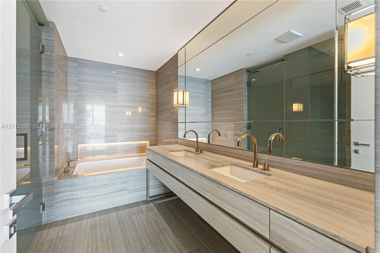 18975 Collins Ave , Unit 802, Sunny Isles Beach, FL 33160 Photo