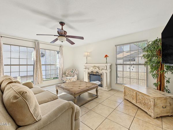 15423 N 2ND Place, Phoenix, AZ 85022