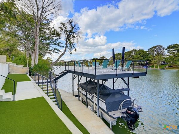 951 Reiley Road , Seguin, TX 78155