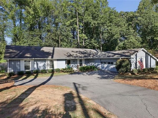 2862 Dunnington Circle , Atlanta, GA 30341