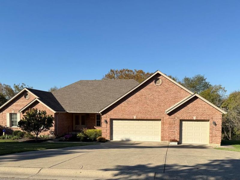 1661 Nichole Court, Hamilton, OH 45013 Photo 2