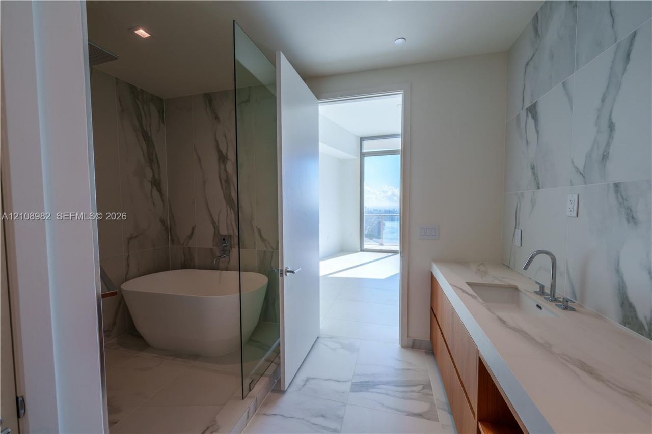 1400 Biscayne Boulevard , Unit #PH5202, Miami, FL 33132 Photo