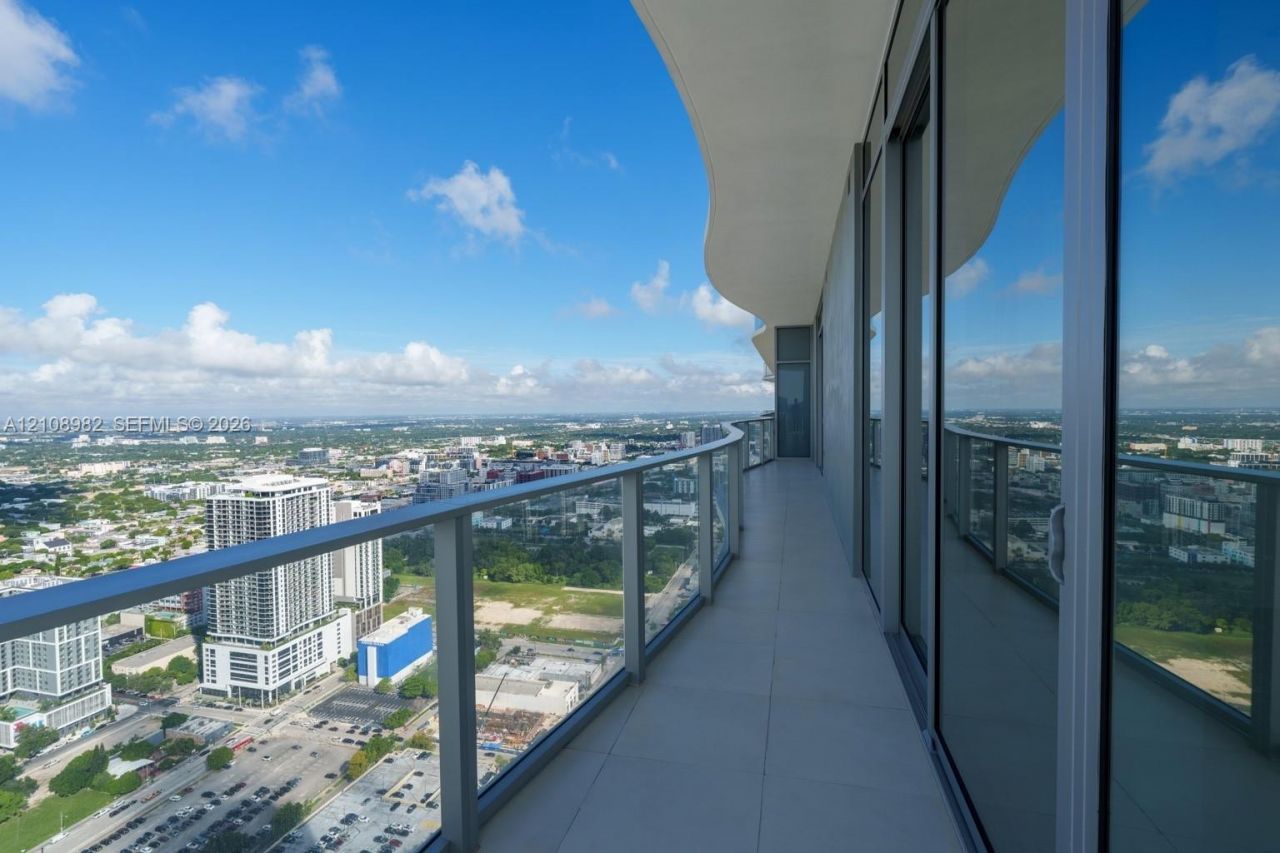 1400 Biscayne Boulevard , Unit #PH5202, Miami, FL 33132 Photo