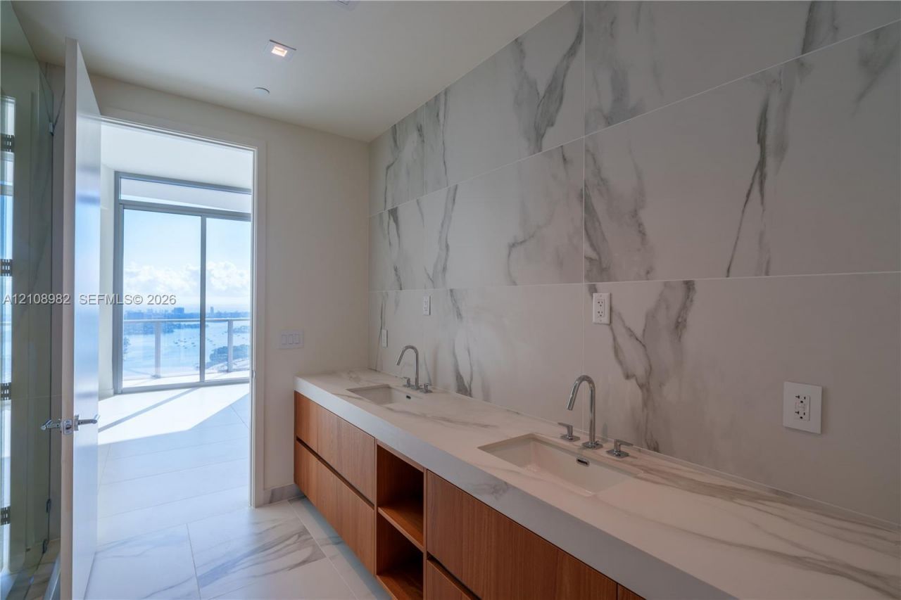 1400 Biscayne Boulevard , Unit #PH5202, Miami, FL 33132 Photo