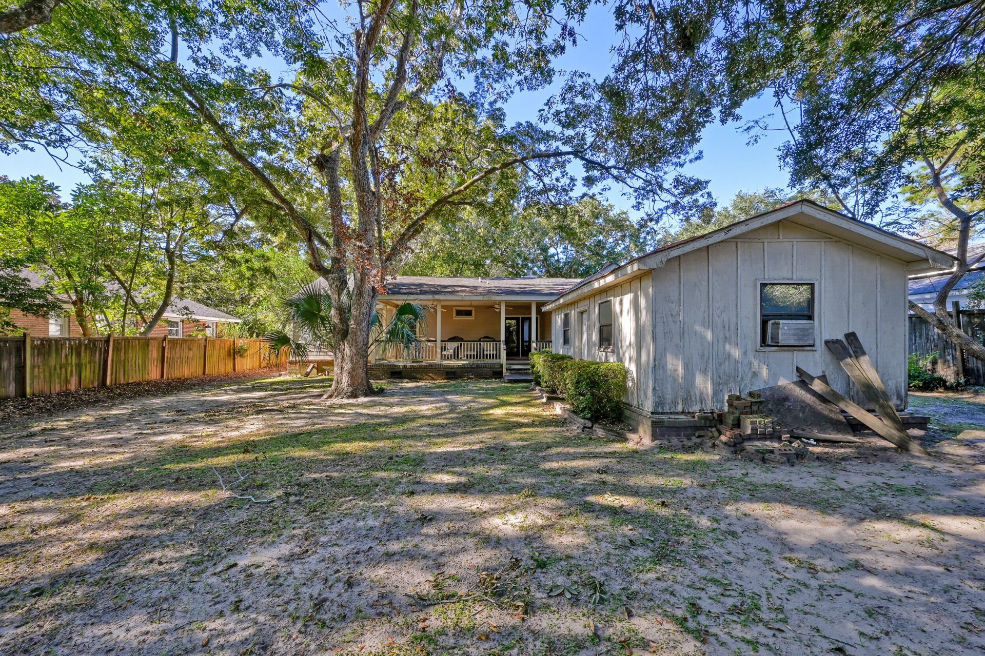 1122 Simmons Street Photo 44
