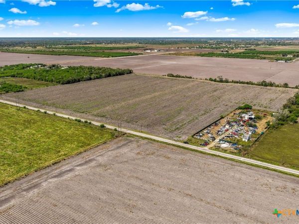1880 Bayer Road , Victoria, TX 77905
