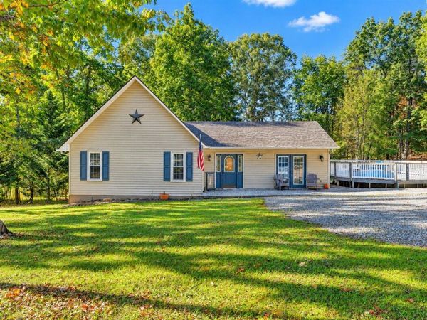 1333 Bluewater DR , Moneta, VA 24121