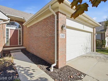 2107 Red Maple Lane, Unit 1, Commerce Township, Mi 48390