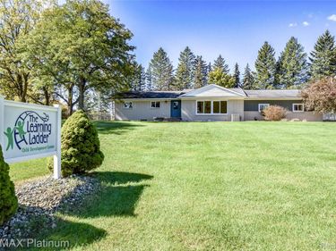 1025 Yorkshire Drive , Howell, Mi 48843
