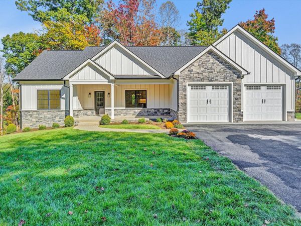 506 Peaks View DR, Moneta, VA 24121
