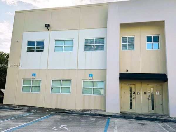 10900 NW 21st St, Unit 100, Sweetwater, FL 33172