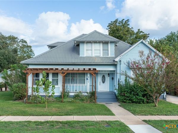 717 Saint Lawrence Street , Gonzales, TX 78629