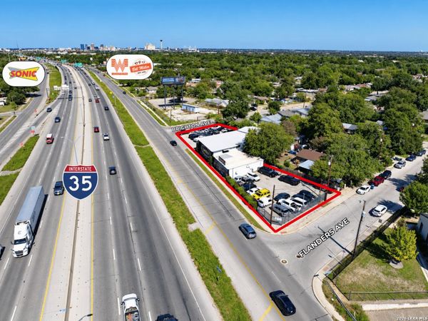 5220 Interstate 35, San Antonio, TX 78211