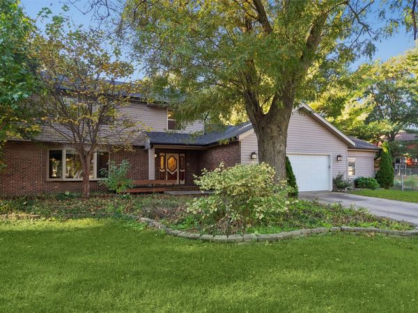 3824 Bayberry Court , Urbandale, IA 50322