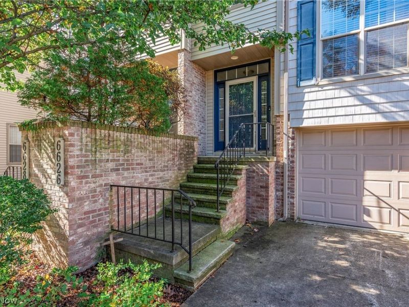 6626 Fox Hollow Court, Middleburg Heights, OH 44130 Photo 2