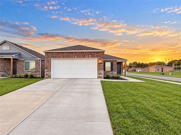 5528 Steamboat Avenue , Springdale, AR 72764