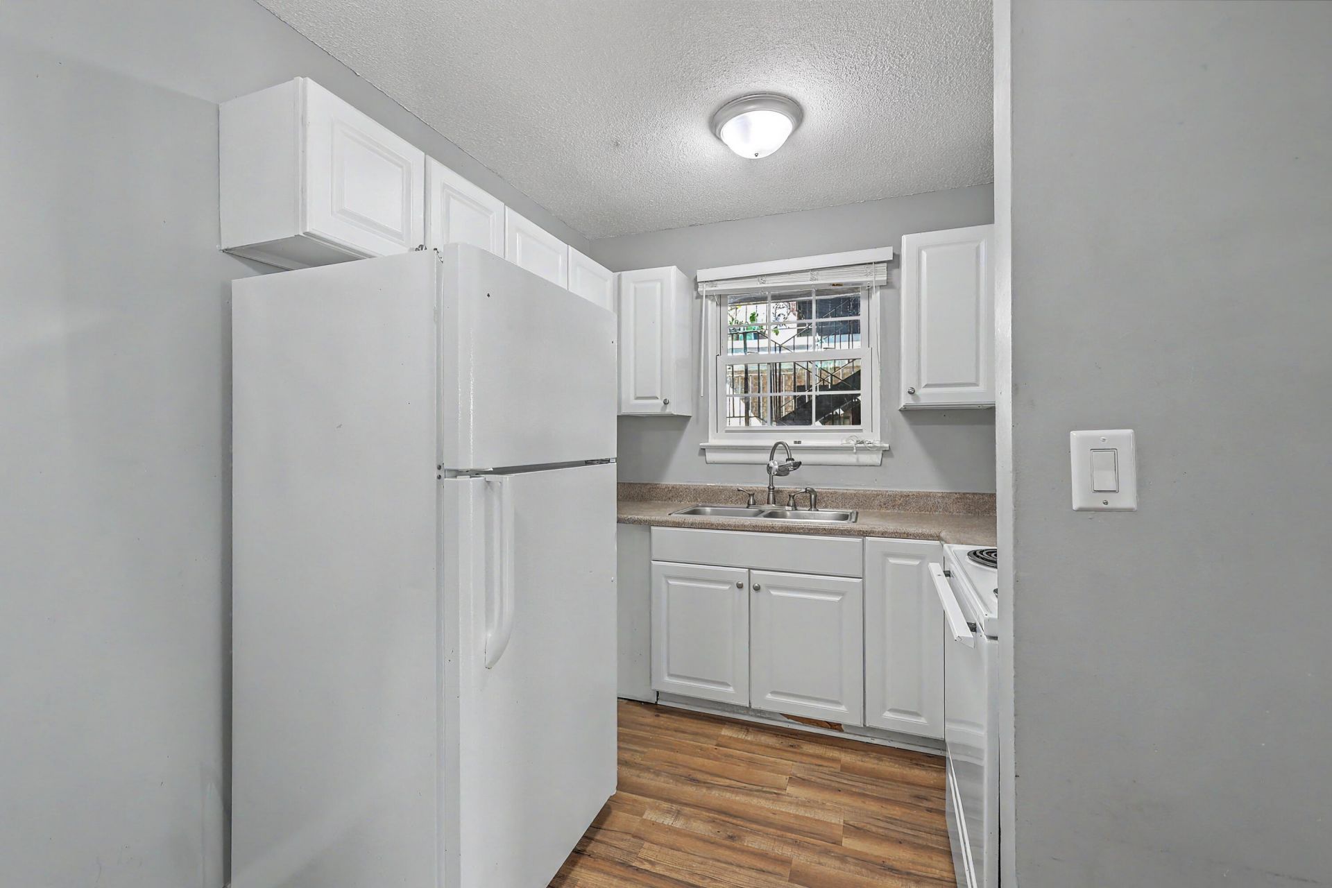 867 Colony Drive Photo 11
