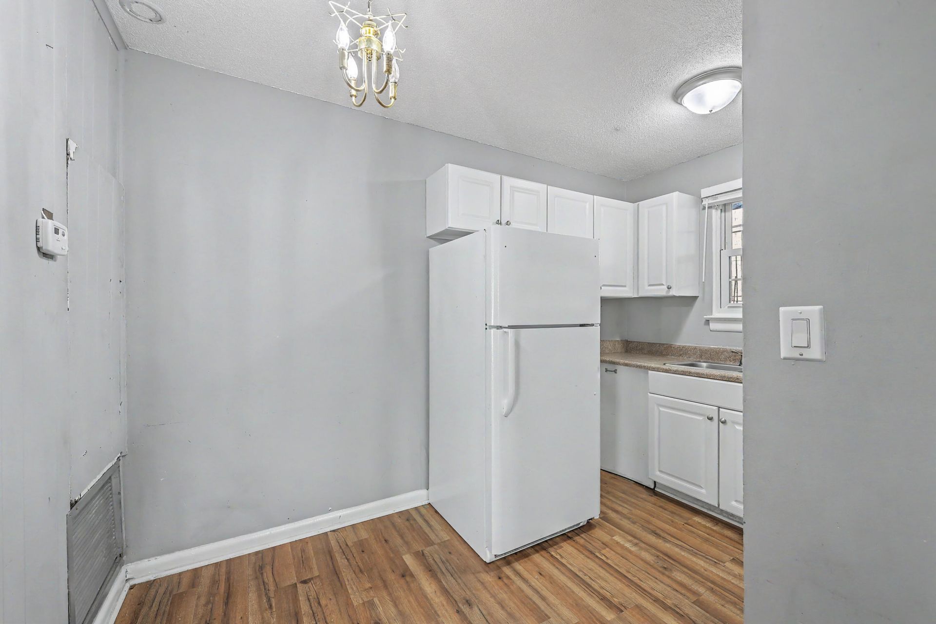 867 Colony Drive Photo 12