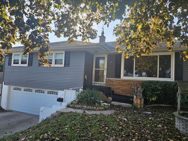 916 Rosemere CIRCLE, Manitowoc, WI 54220