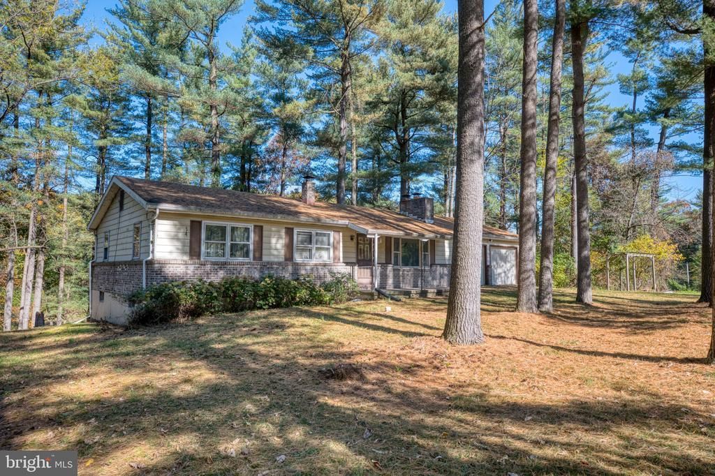 92 TEEN CHALLENGE ROAD , WOMELSDORF, PA 19567