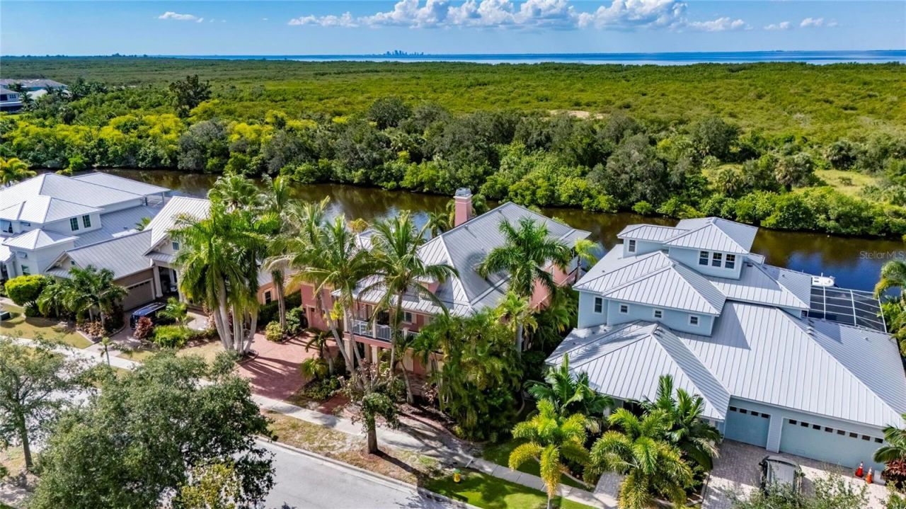 825 Islebay Drive, Apollo Beach, FL 33572 Photo