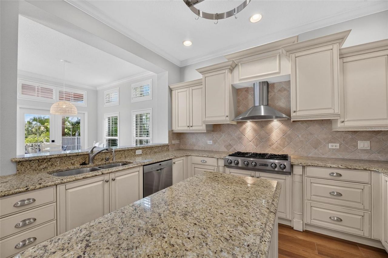 825 Islebay Drive, Apollo Beach, FL 33572 Photo