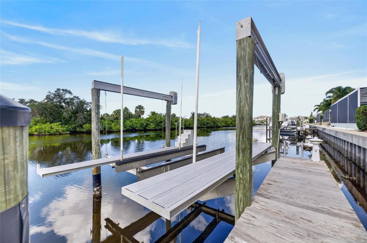 825 Islebay Drive, Apollo Beach, FL 33572 Photo
