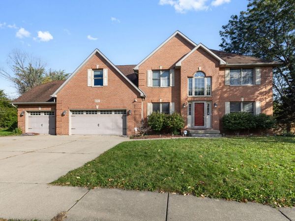 697 Fox Hollow , DeKalb, IL 60115