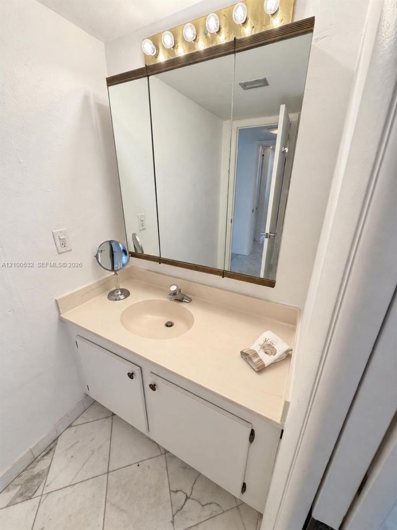 9273 Collins Ave, Unit 912, Surfside, FL 33154 Photo