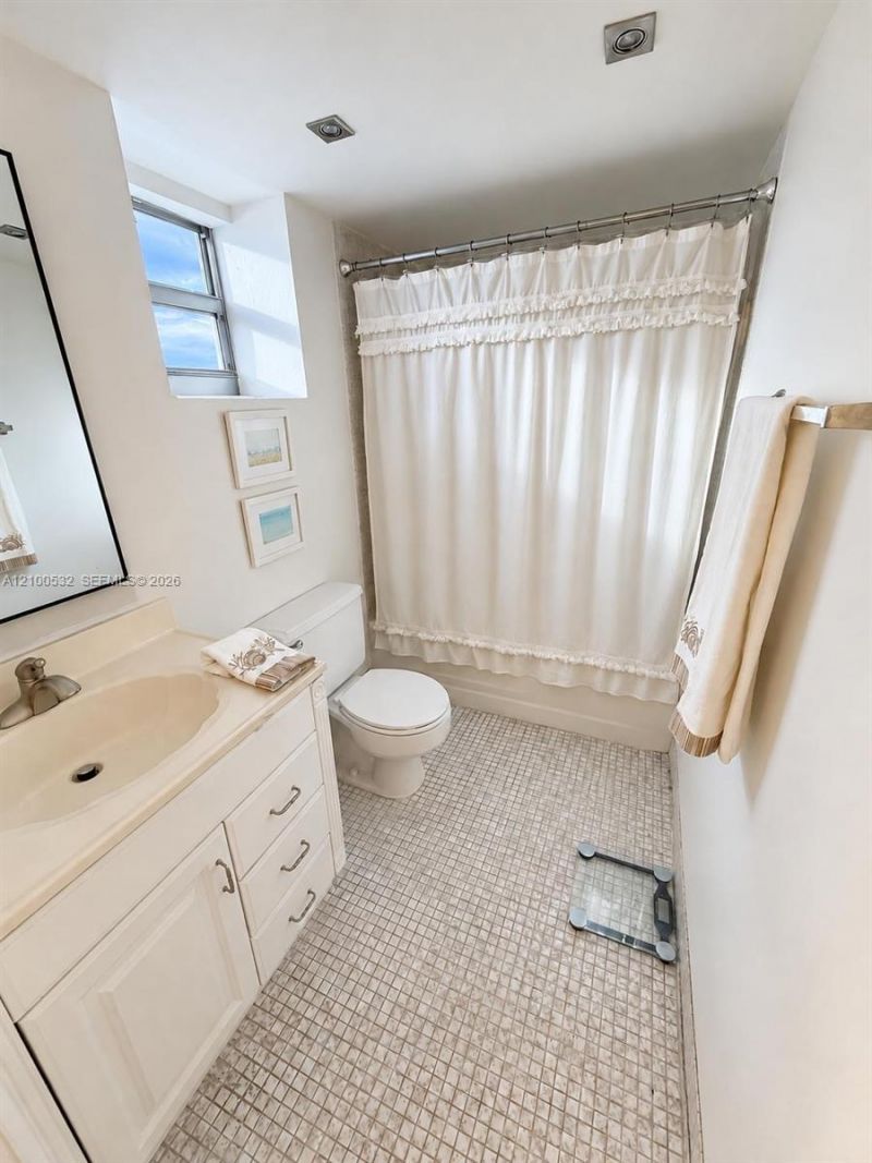 9273 Collins Ave, Unit 912, Surfside, FL 33154 Photo