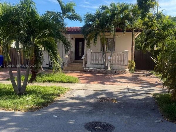 2800 SW 11th St , Miami, FL 33135