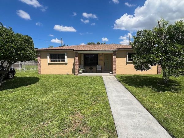 8465 SW 45th St , Miami, FL 33155