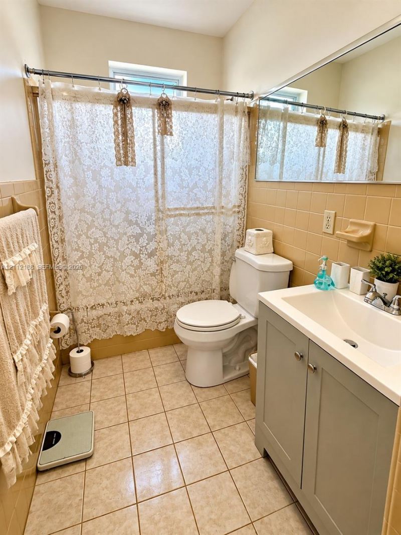 2445 SW 19th St , Miami, FL 33145 Photo
