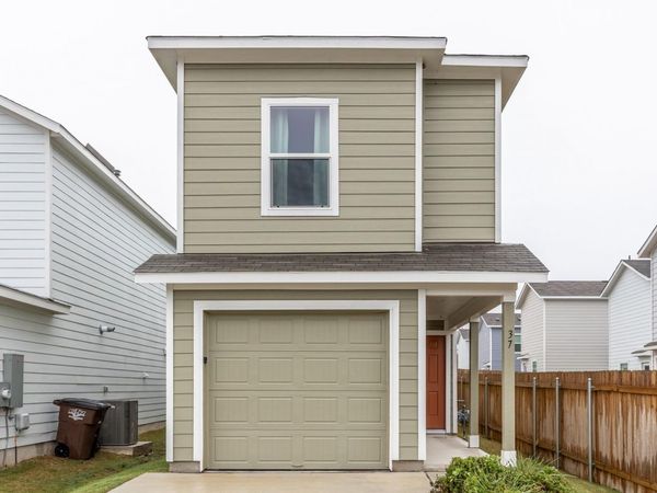 37 Trinity CIR , Lockhart, TX 78644