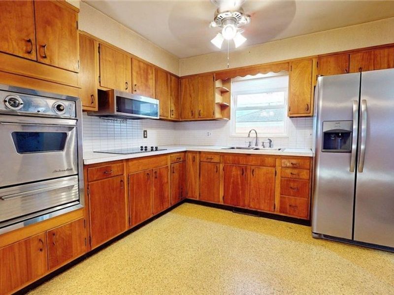 101 Matheny Avenue , Belpre, OH 45714 Photo 4