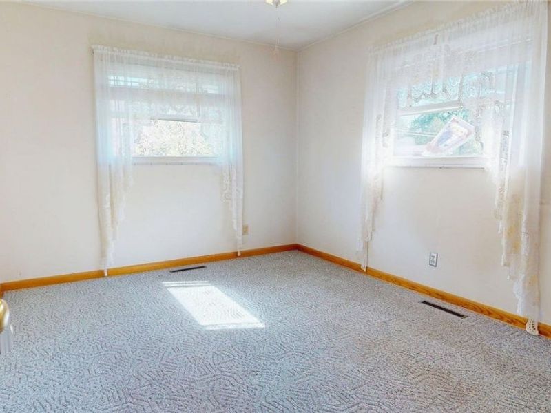 101 Matheny Avenue , Belpre, OH 45714 Photo 7