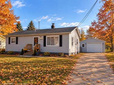 2115 Sandalwood Drive , Burton, Mi 48519