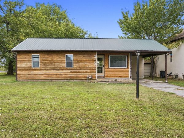 310 E Oak Street , Stockton, MO 65785
