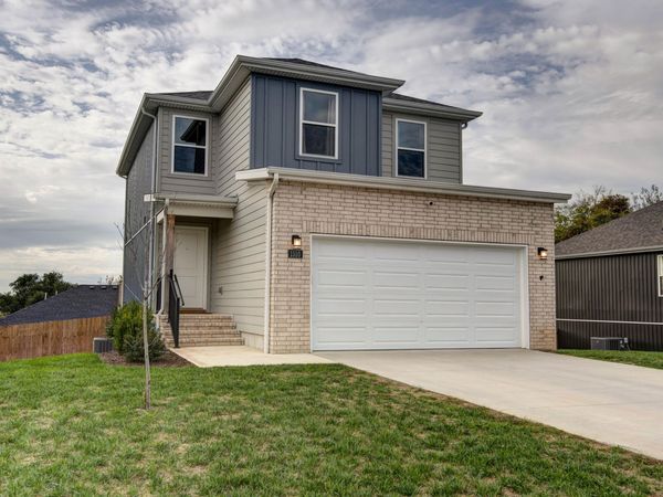 1510 E Macon Street , Republic, MO 65738