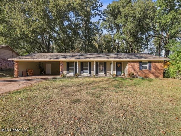 1211 Pineview Drive, Clinton, MS 39056