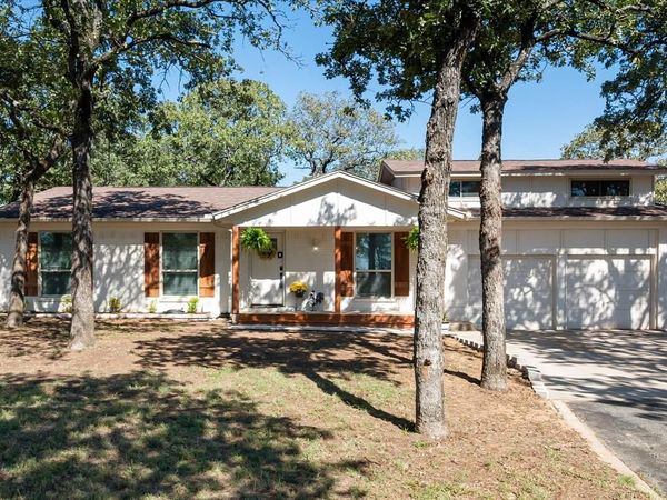 5775 Woodvine Court , Fort Worth, TX 76140