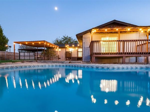332 Fm 1493, Waxahachie, TX 75167