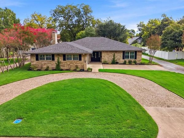 1105 N Woods Street, Sherman, TX 75092
