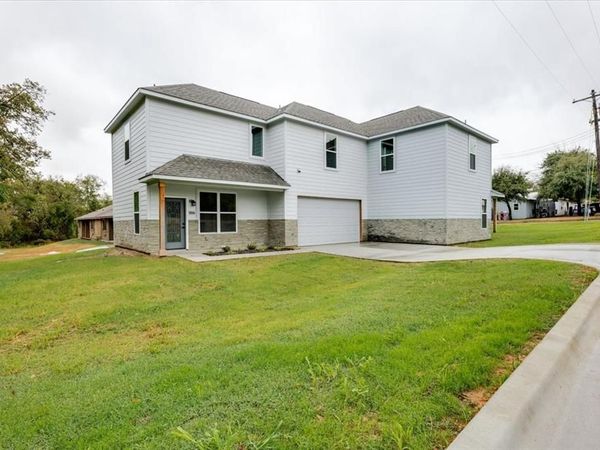 806 N Cates Street, Decatur, TX 76234